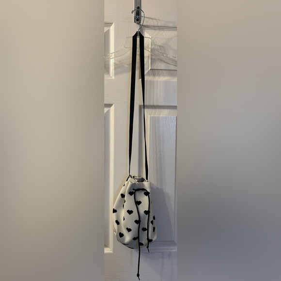 Cross body white with black hearts purse - Picture 2 of 5